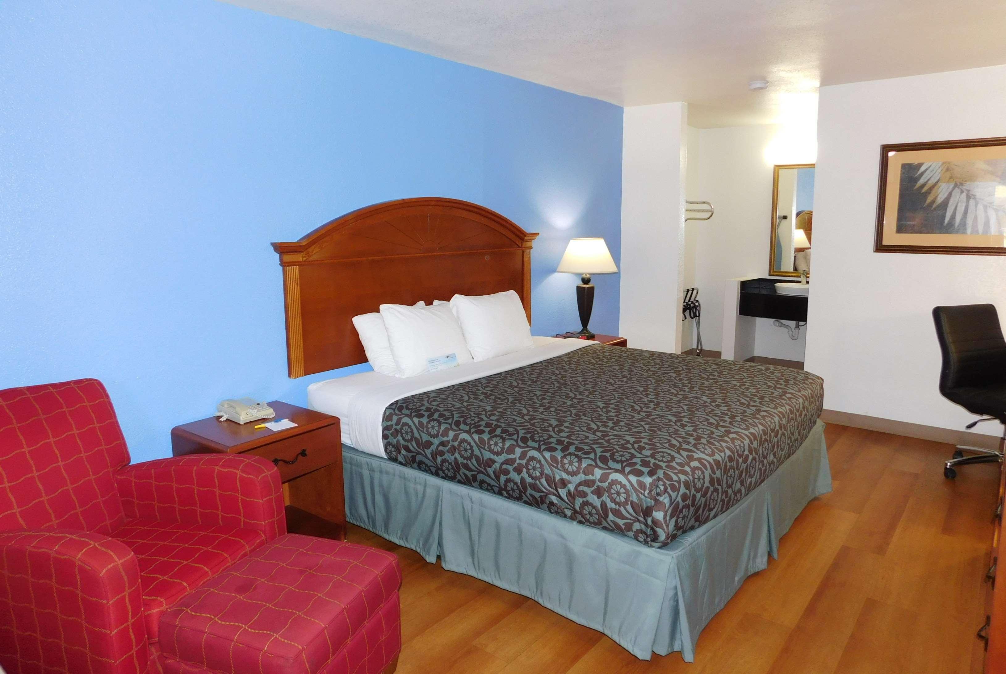 Warr Acres Days Inn By Wyndham Oklahoma City Nw Expressway מראה חיצוני תמונה