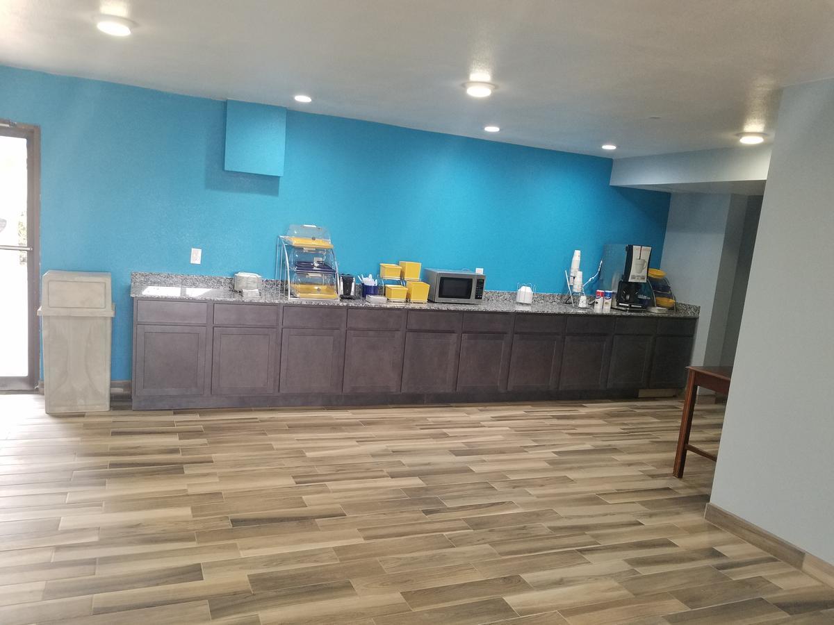 Warr Acres Days Inn By Wyndham Oklahoma City Nw Expressway מראה חיצוני תמונה