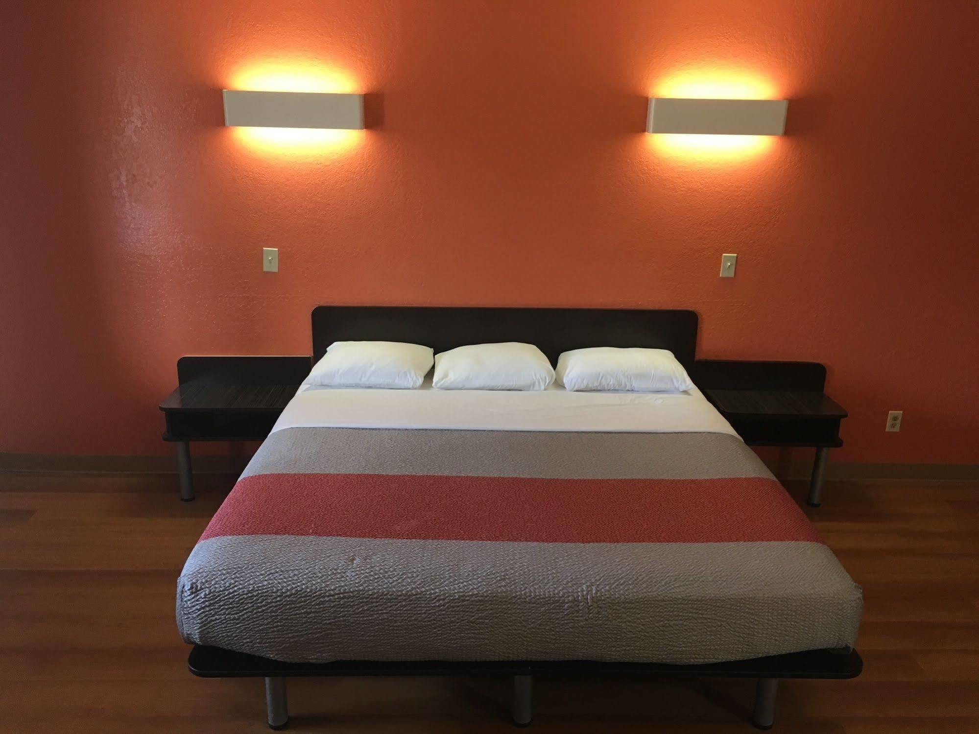 Warr Acres Days Inn By Wyndham Oklahoma City Nw Expressway מראה חיצוני תמונה