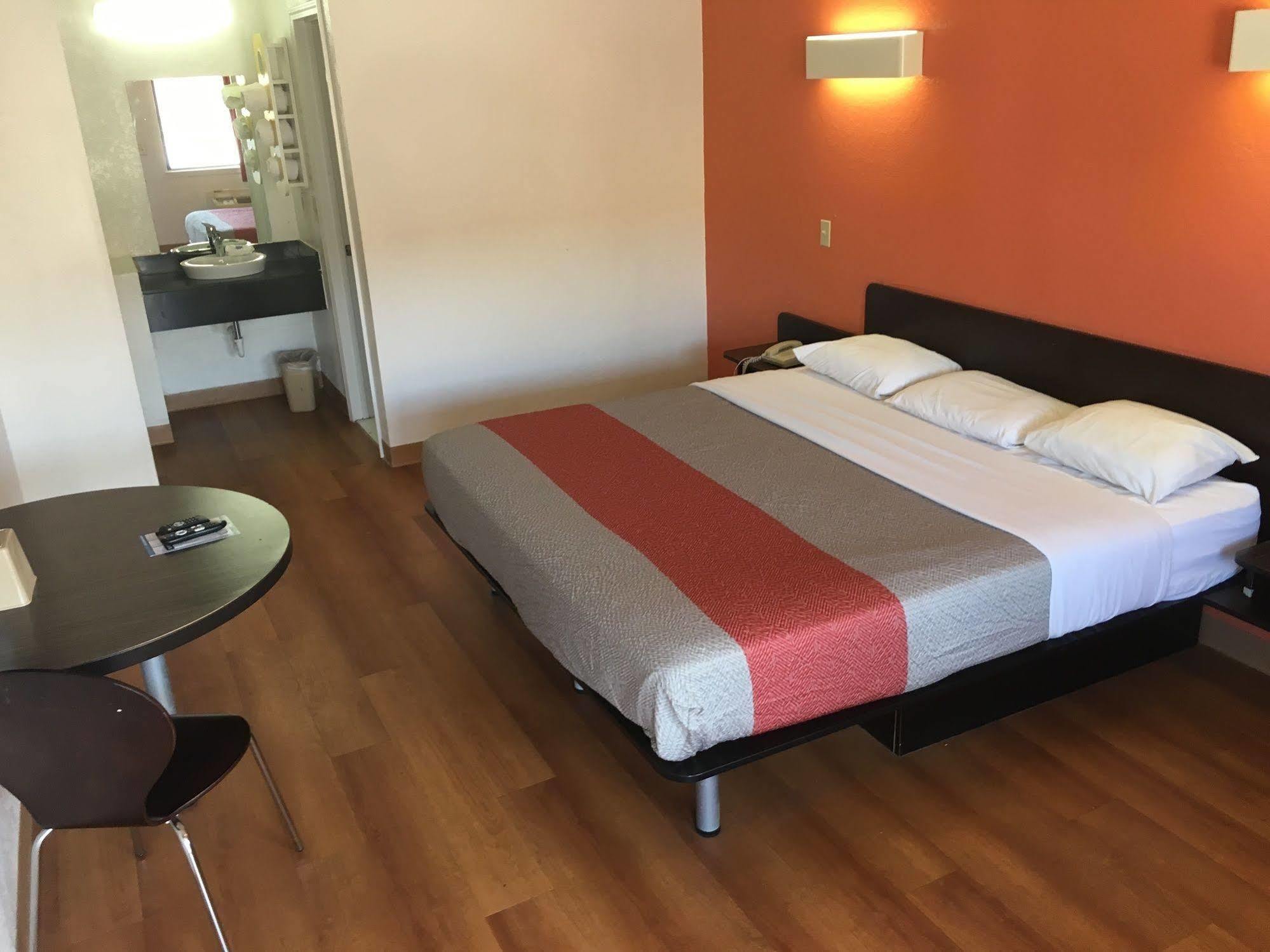 Warr Acres Days Inn By Wyndham Oklahoma City Nw Expressway מראה חיצוני תמונה