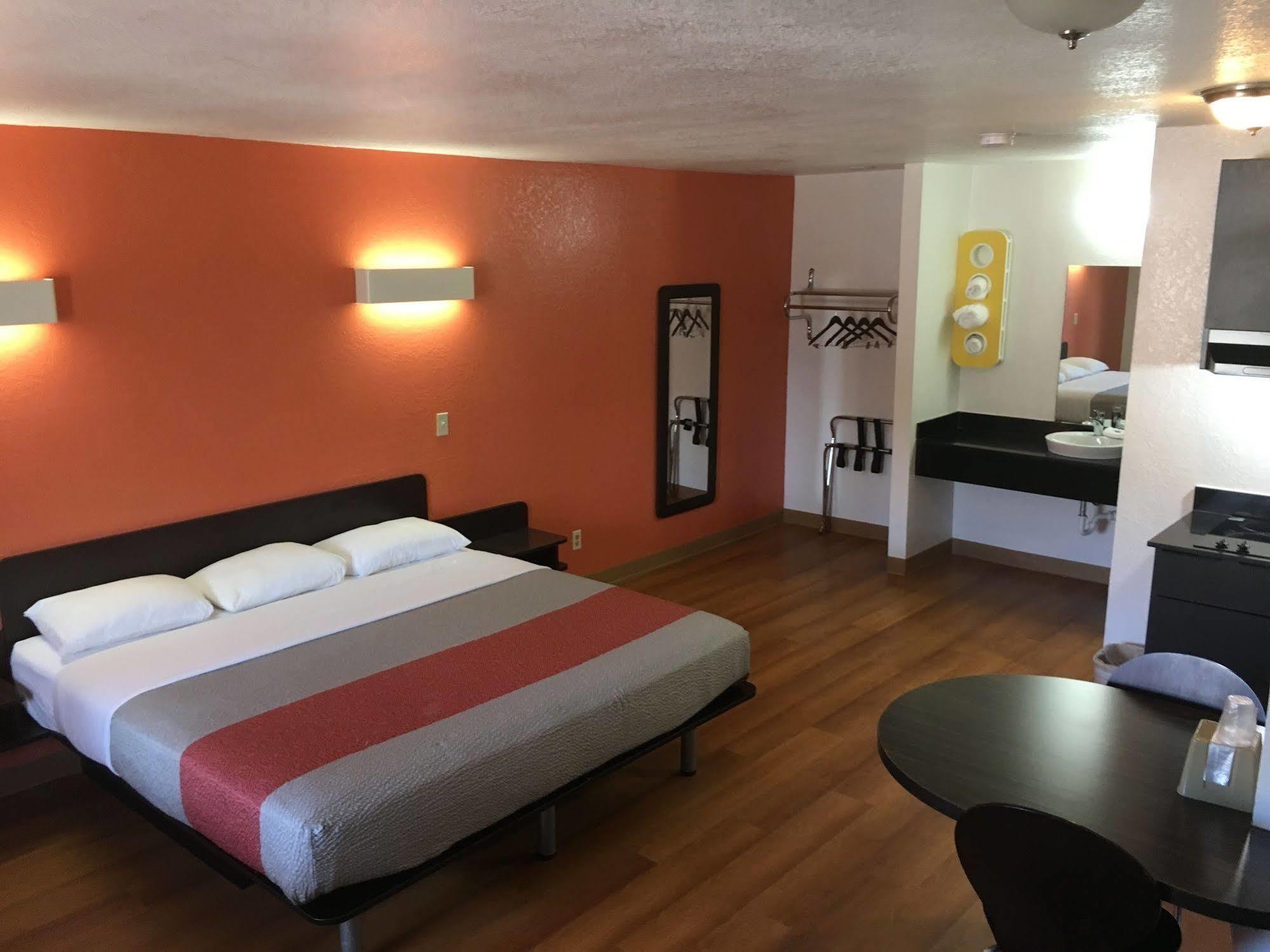 Warr Acres Days Inn By Wyndham Oklahoma City Nw Expressway מראה חיצוני תמונה